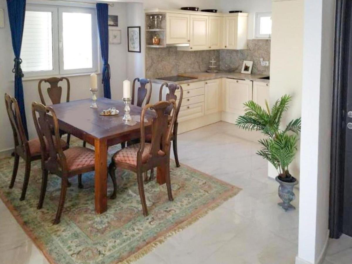 Apartman Appealing In With Shared Pool *