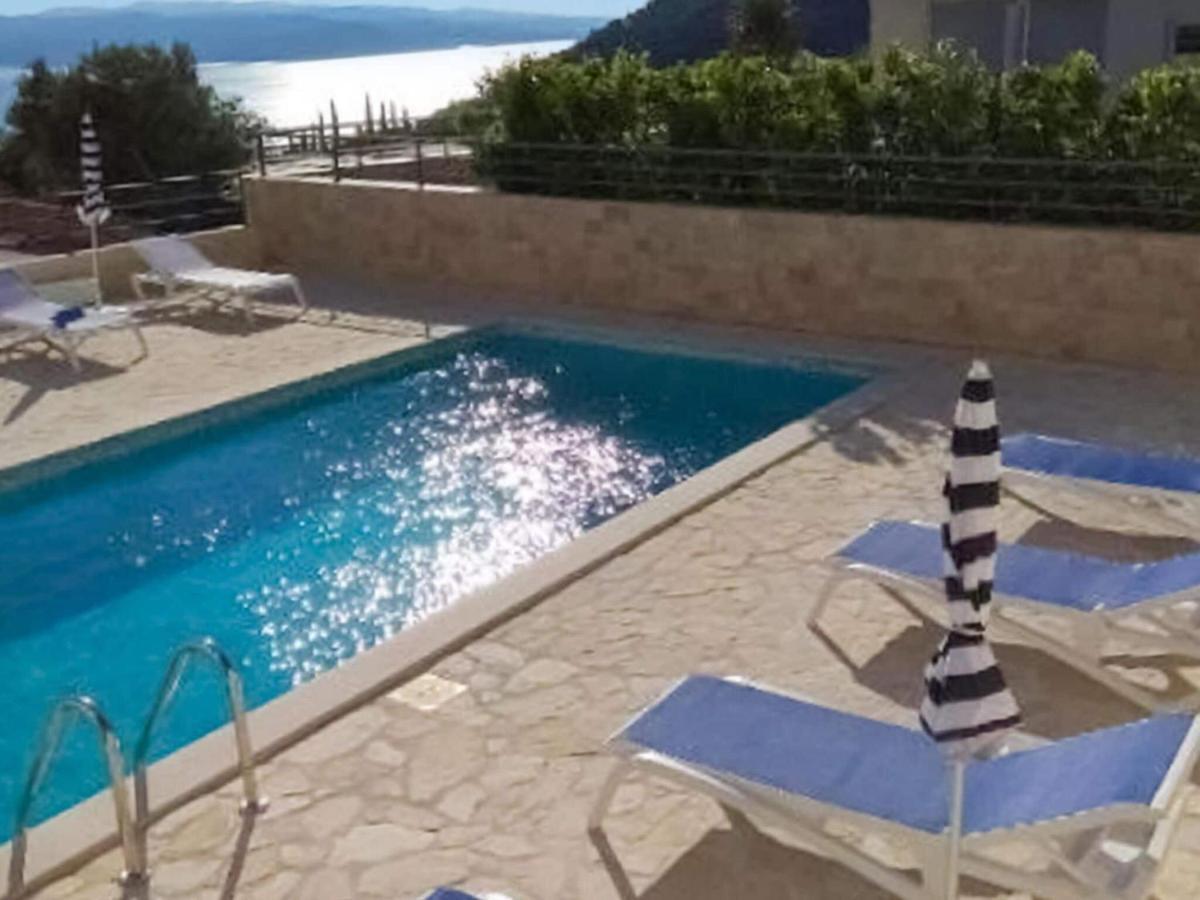 Apartman Appealing In With Shared Pool